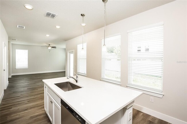 Building Photo - 816 E Voorhis Ave