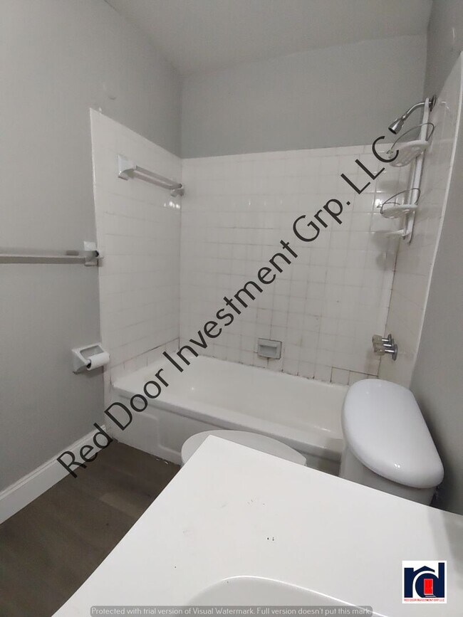 Building Photo - Large 2/1- Minutes from Downtown Leesburg/...