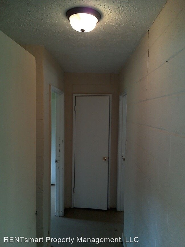Building Photo - 2213 13th Ave