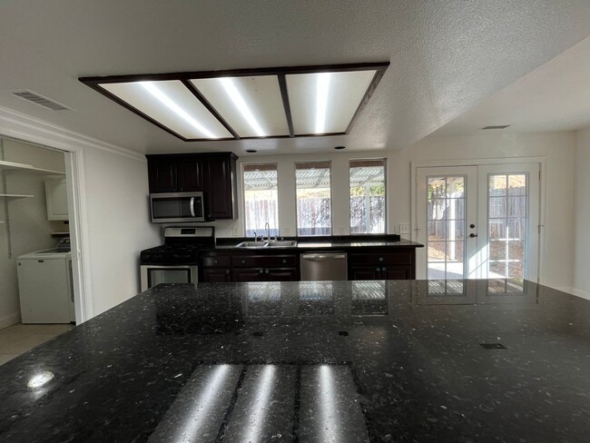 Building Photo - Country Property - ALL UTILITIES INCLUDED