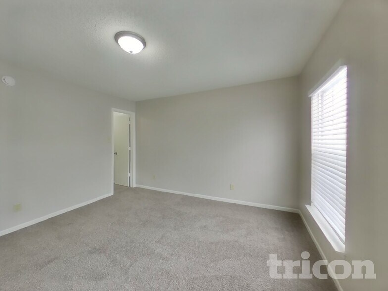 Building Photo - 9986 Split Rock Way