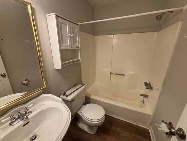 Building Photo - 6241 Rolling Fork Rd