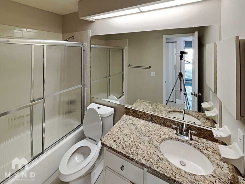 Building Photo - 8310 Clermont St