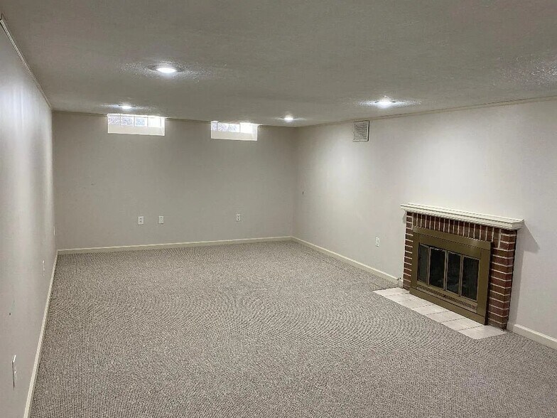 Finished basement - 2475 Channing Rd