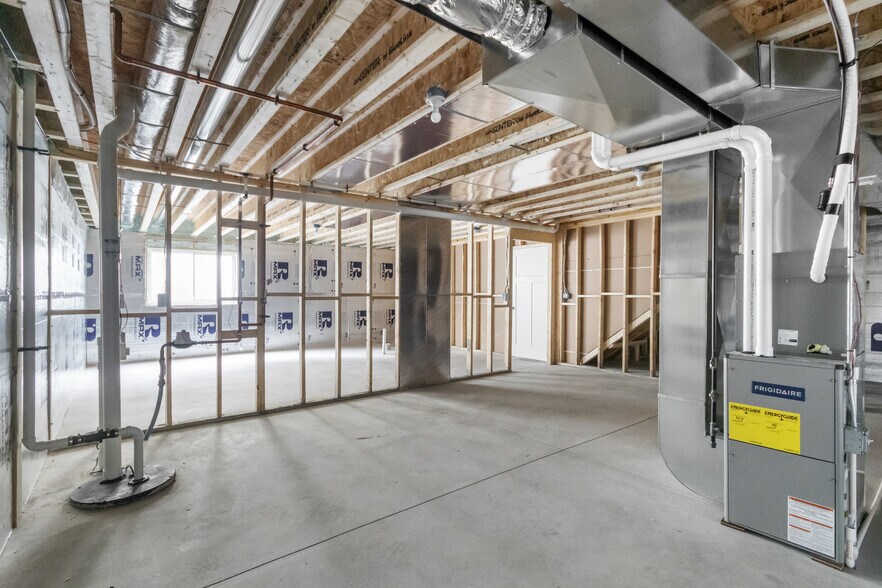 Building Photo - 9505 Excalibur Dr