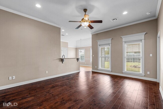 Building Photo - Brick Home In Haughton