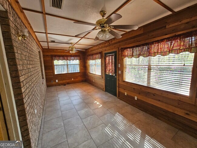 Building Photo - 189 E Lakemont Dr