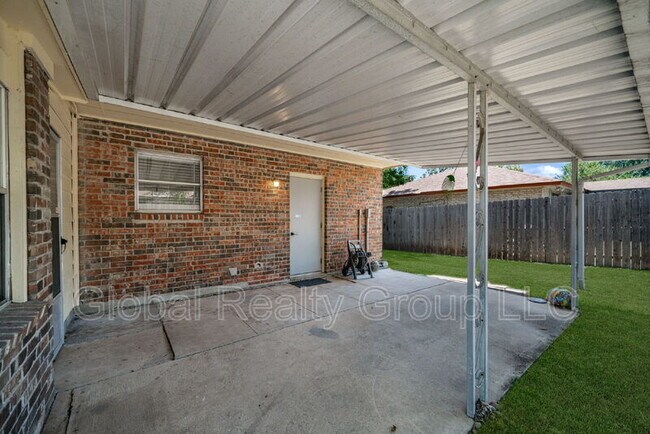 Building Photo - 133 Thomas Edison Dr