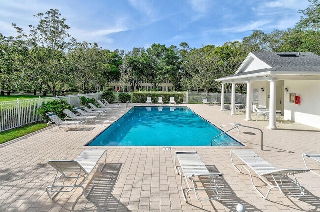 Building Photo - 354 Jacaranda Dr