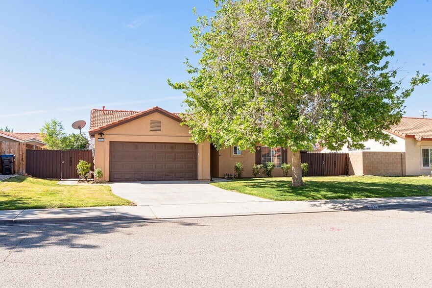 Building Photo - 4034 E Ave R