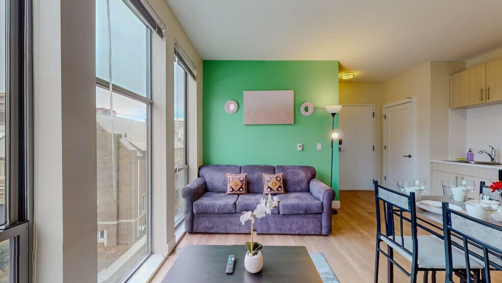 Building Photo - 545 Bedford St