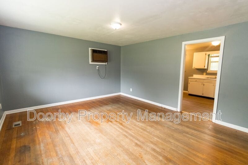 Building Photo - 8325 Oak Dr