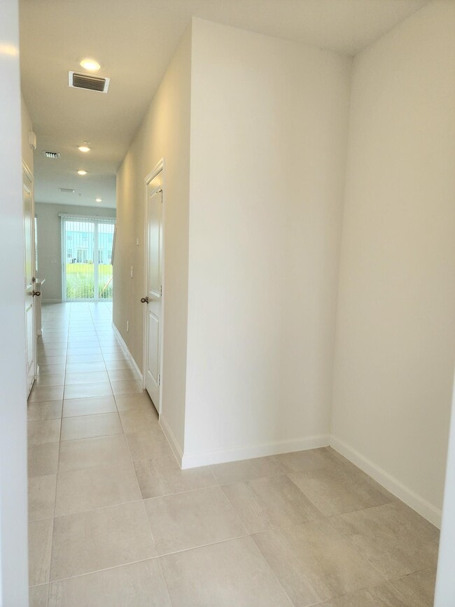 Building Photo - 629 Salisbury Cir