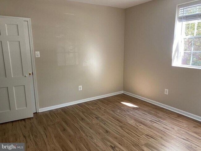 Building Photo - 1805 Key Blvd