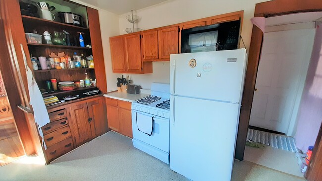 Kitchen - 517 S Aurora St