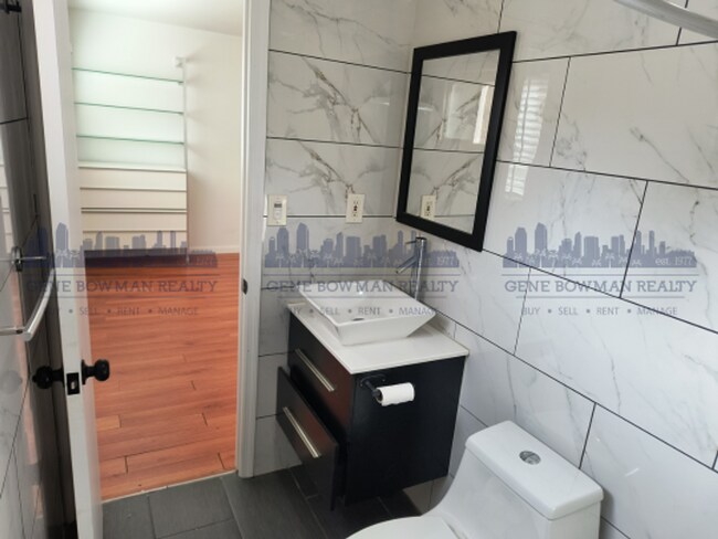 Building Photo - Charming 4-bedroom, 2-bathroom home located in the heart of San Diego