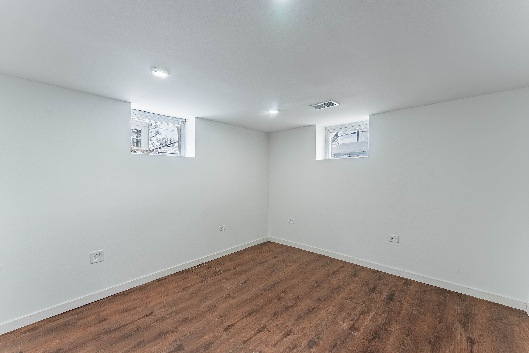 Building Photo - 125 S Main St