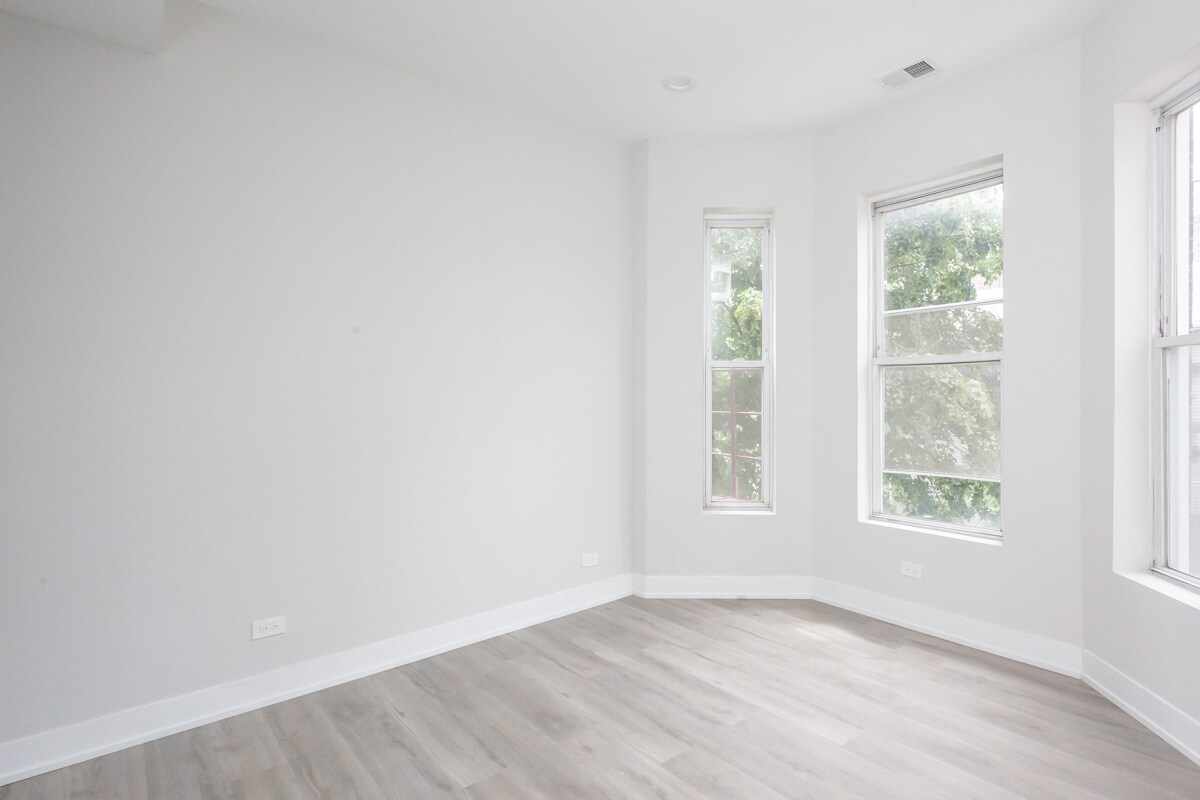 Building Photo - 818 W 18th St