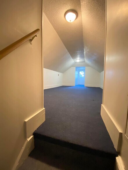 Building Photo - 1936 E McLemore Ave