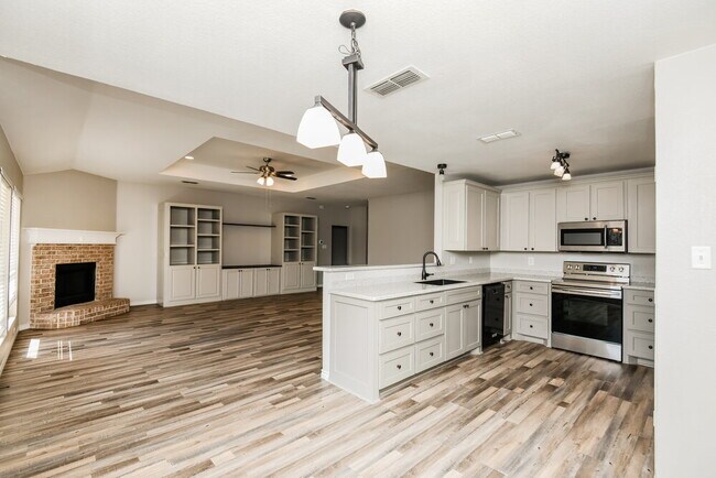 Building Photo - 7116 Cattle Dr