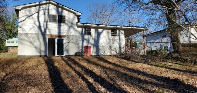 Building Photo - 2647 Hatfield Cir SE