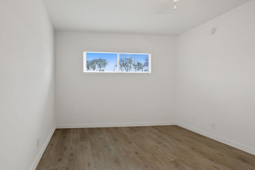 Building Photo - 10900 Santa Monica Blvd