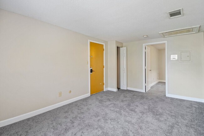 Building Photo - 3610 Balsam Ave