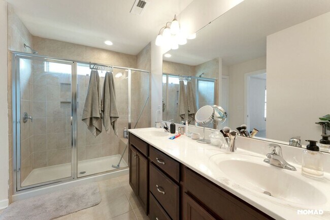 Building Photo - Charming 3BR House in Charlotte