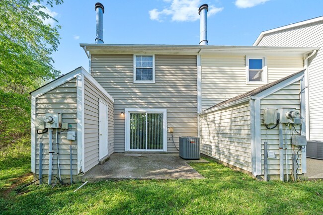 Building Photo - 2 Bedroom Condo For Rent Near Post!