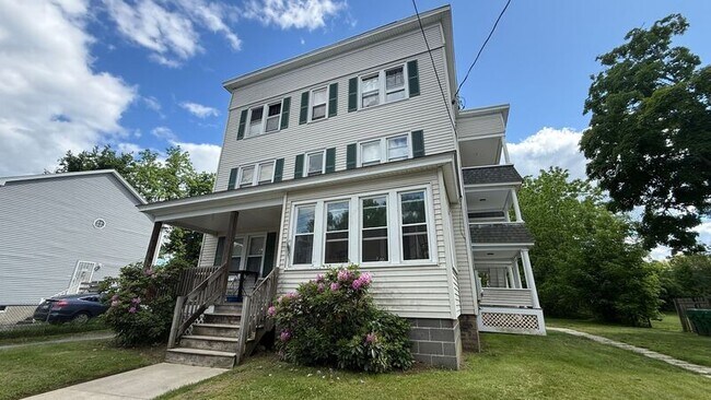 Building Photo - 70 Maple St