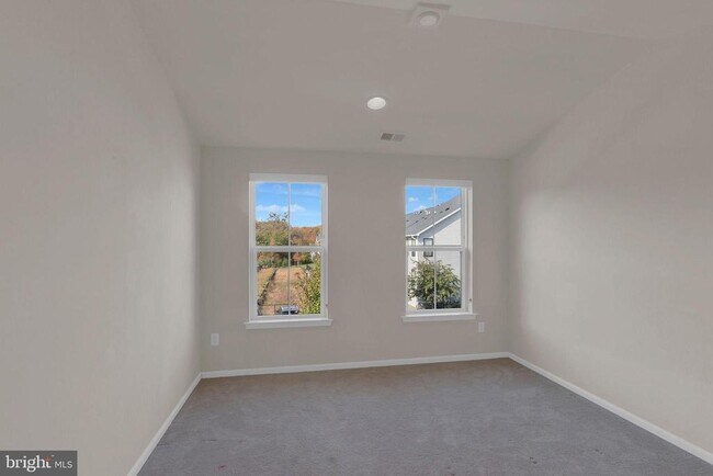 Building Photo - 29 Beachwood Dr