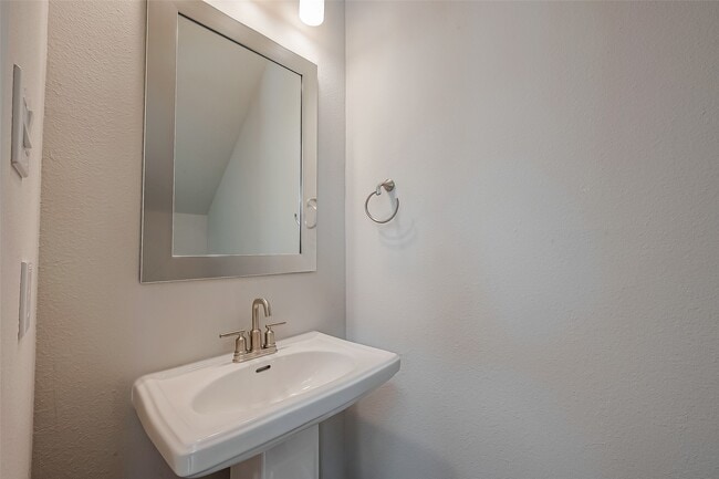 Building Photo - 32005 Towering Birch Trl