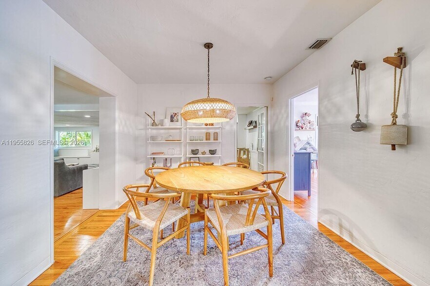 Building Photo - 3227 Riviera Dr