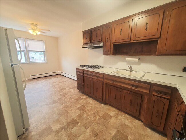 Building Photo - 66-46 79th Pl