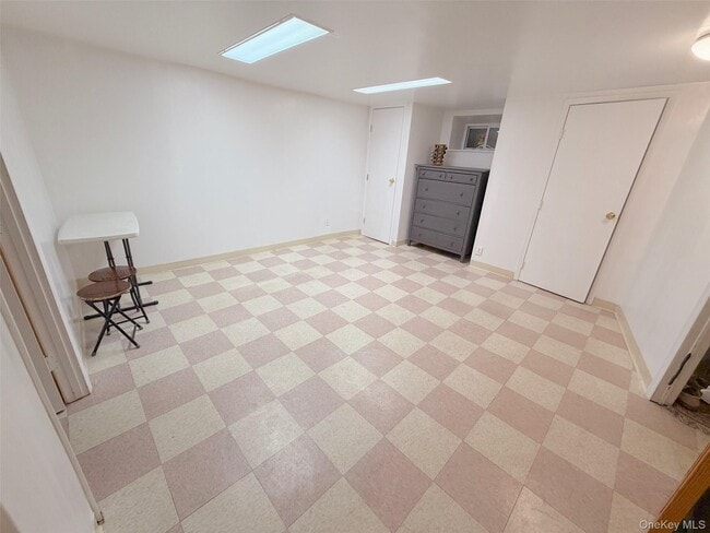 Building Photo - 153-20 77th Rd