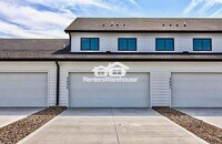 Building Photo - 3622 NE Kara Ln