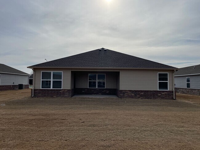 Building Photo - Pre-Leasing Now | Beautiful 3 Bed, 2 Bath Home in Siloam Springs | Available June 14