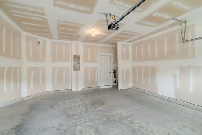 Building Photo - Modern Comfort, Effortless Living & Unbeatable Convenience in Northfield Crossing 3BR/2.5BA, 2 Ca...