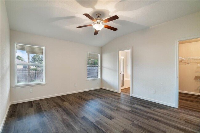 Building Photo - 1006 Gentry Dr