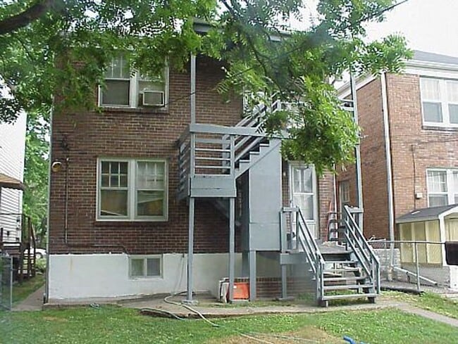 Building Photo - W. Collins Ct., 210 1/2