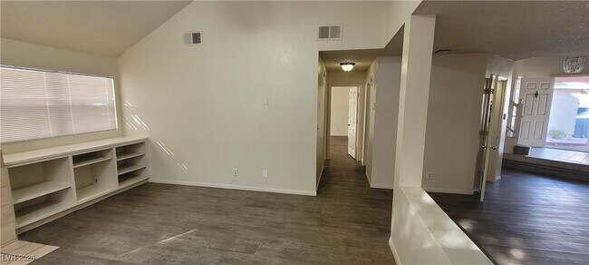 Building Photo - 6561 Avon Ct