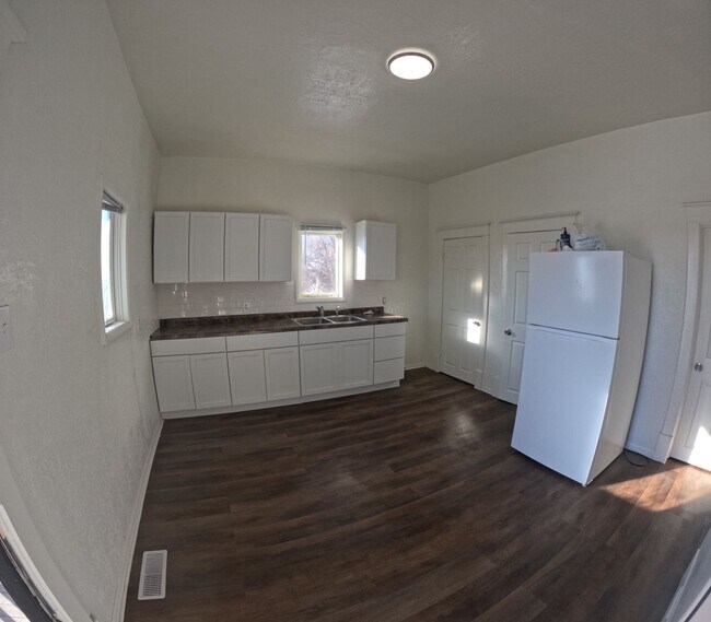 Building Photo - 1305-07 McDonald RENT/RENT-T0-OWN