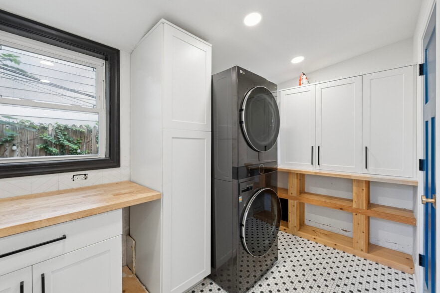 1st floor laundry room - 858 Perkiomen St