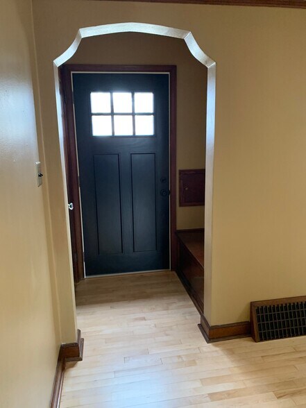 Building Photo - 1915 N Alvin St