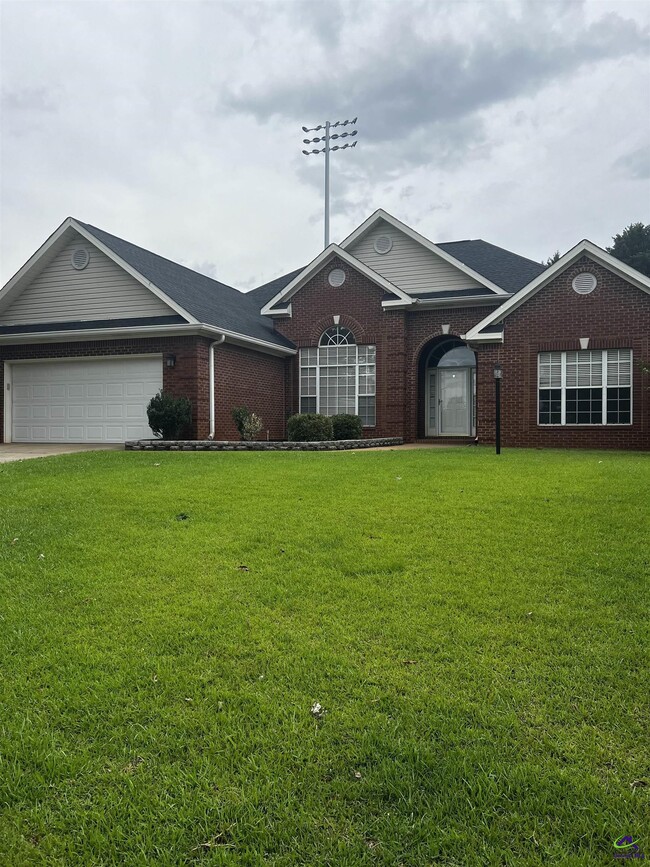 Primary Photo - 306 Hummingbird Ln