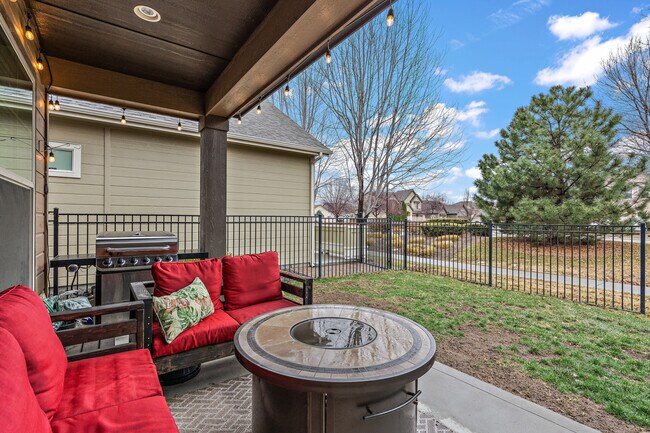 Building Photo - 2733 E Decameron Ln