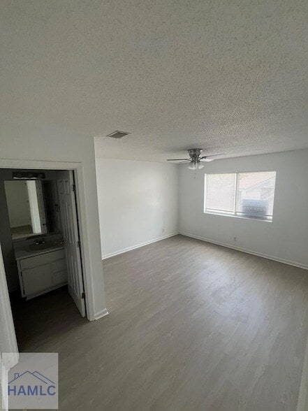 Building Photo - 910 Brett Dr