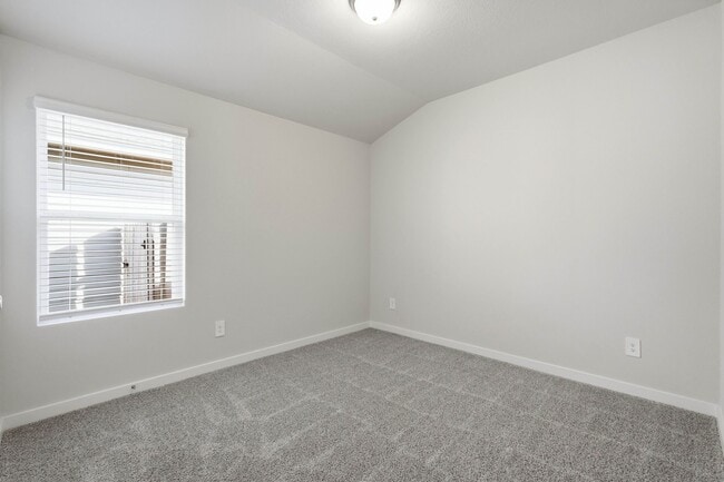 Building Photo - 18037 Martin Pines Dr