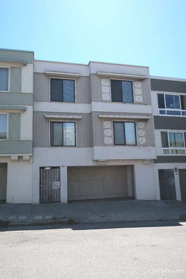 Primary Photo - 1535 Irving St