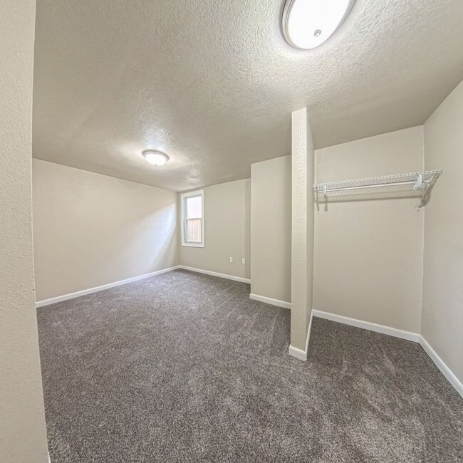 Building Photo - Newly updated 2 bedroom 1 bathroom home-Melcher